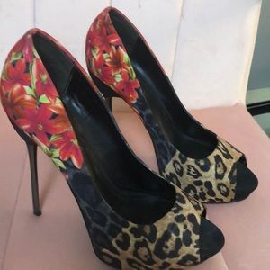 Flawless Aldo limited edition Peep toe stilettos